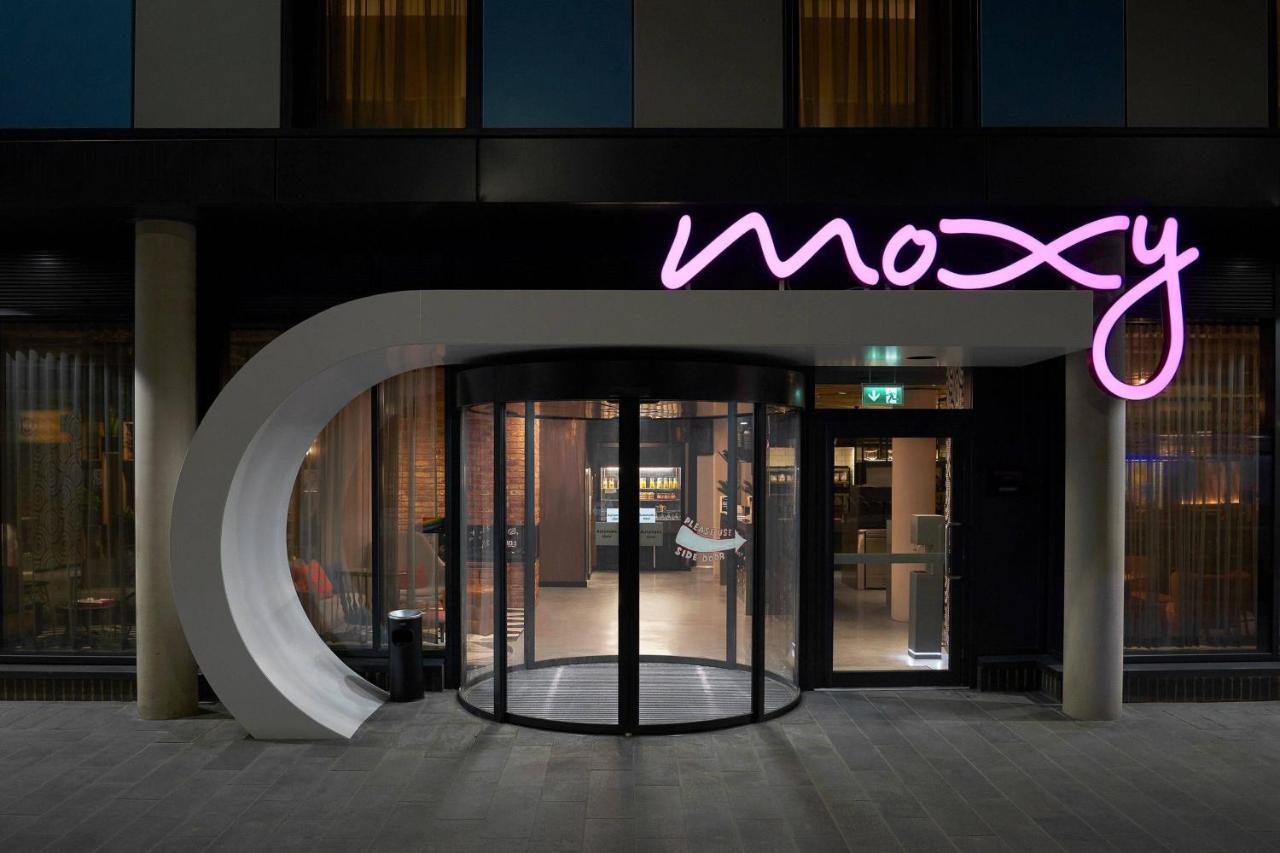 ホテル Moxy スラウ エクステリア 写真